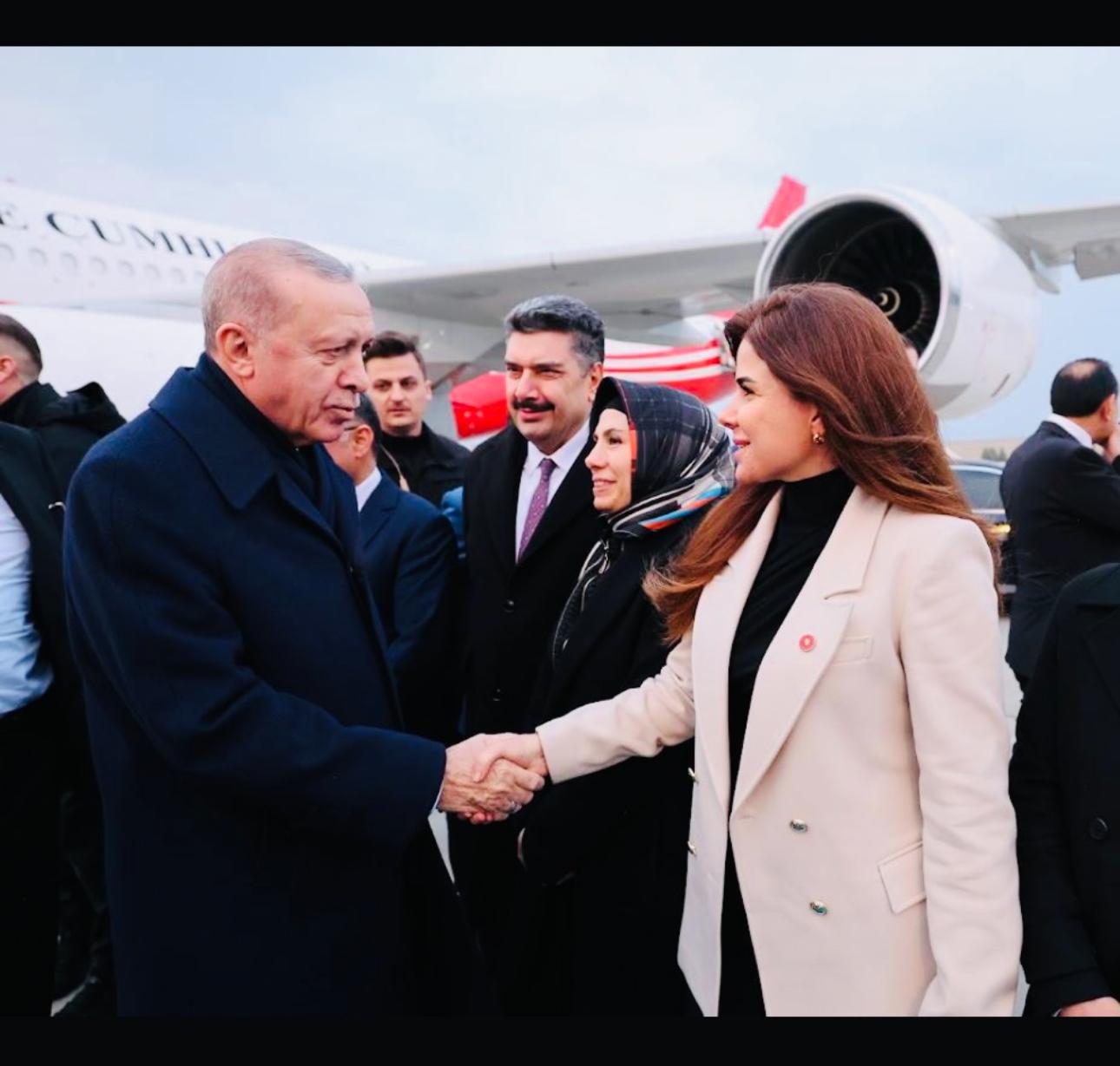 CUMHURBAŞKANIMIZ SN. RECEP TAYYİP ERDOĞAN'IN ŞANLIURFA'YA TEŞRİFLERİNDE FAKÜLTEMİZ DEKANI PROF. DR. ZEYNEP MÜJDE SAKAR, KARŞILAMA VE UĞURLAMADA BULUNDU